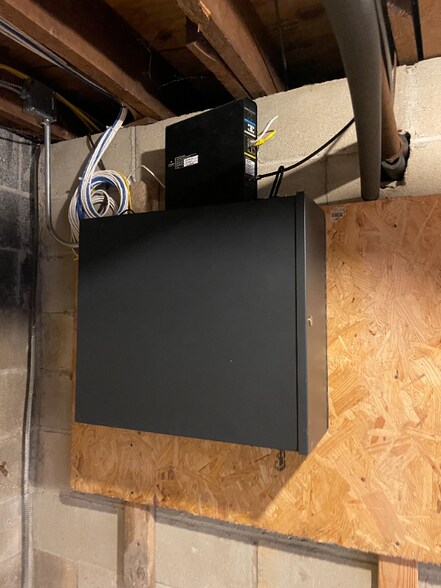 Building Photo - 200 W Chestnut Ave