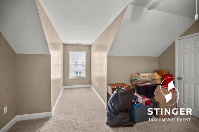 Building Photo - 301 Dante Cir