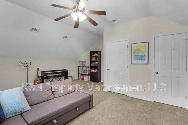 Building Photo - 121 Tappan Zee Dr