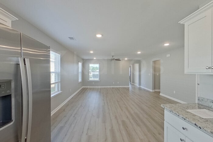 Building Photo - 109 Denise Dr