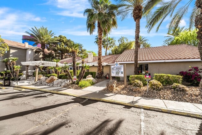 Building Photo - Modern Resort-Style Living in a Beautifully Renovated Gated Community Retreat!