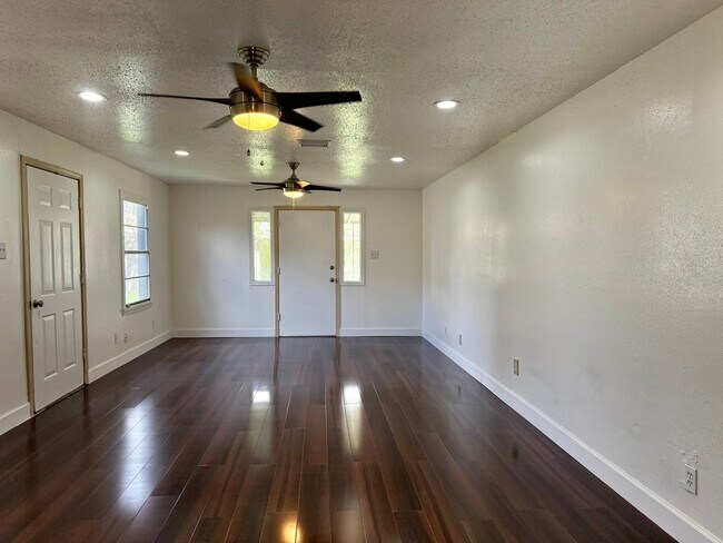 Building Photo - 3527 Rosedale St