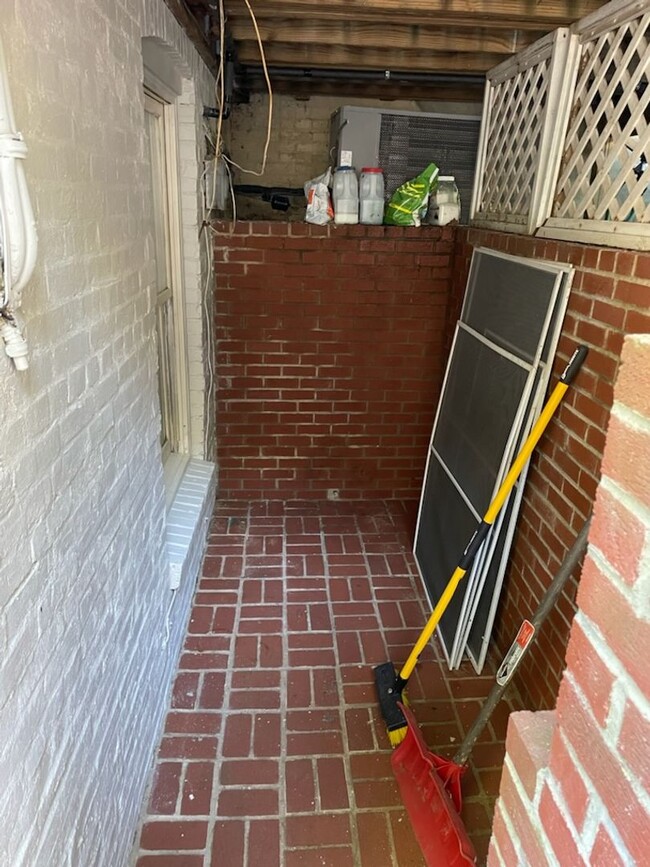 Building Photo - 1BR in Georgetown East Village WITH PARKIN...