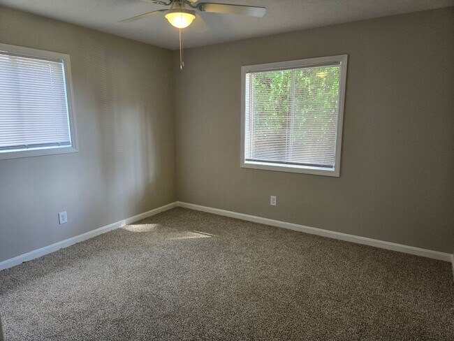 Building Photo - FOR RENT in Central Columbus! Available Now!
