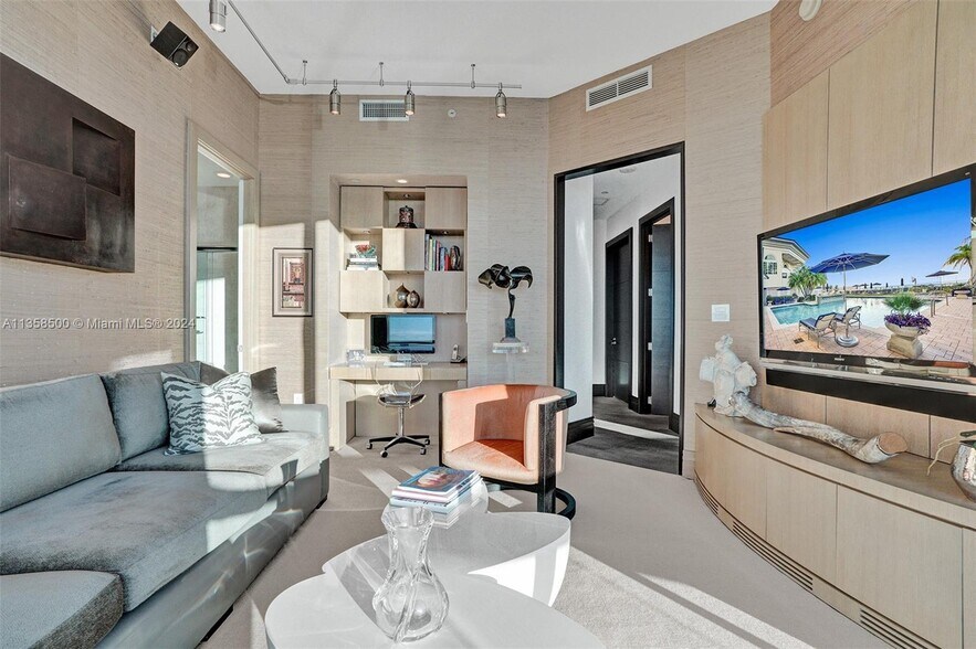 Building Photo - 16047 Collins Ave