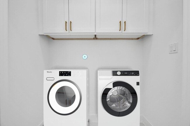 Building Photo - 4215 Rogers St