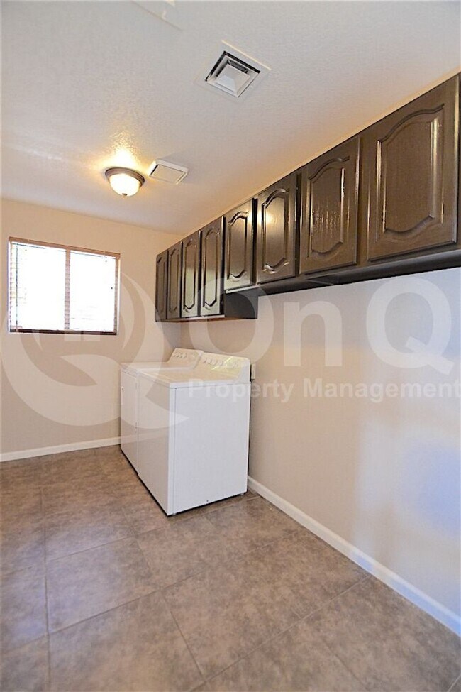 Building Photo - 510 S Lagoon Dr