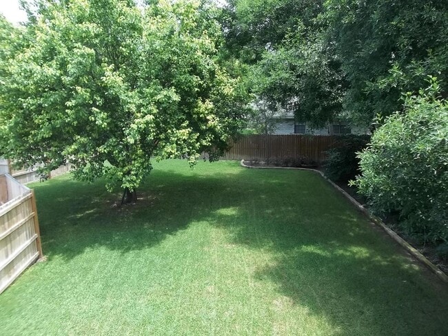 Building Photo - 3 BEDROOM, CORNER LOT