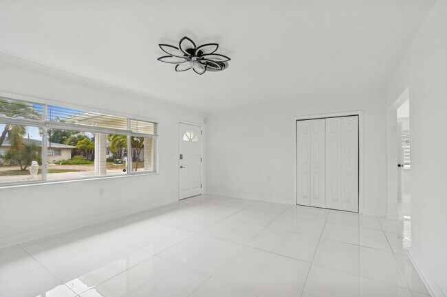 Building Photo - 455 81st Ave