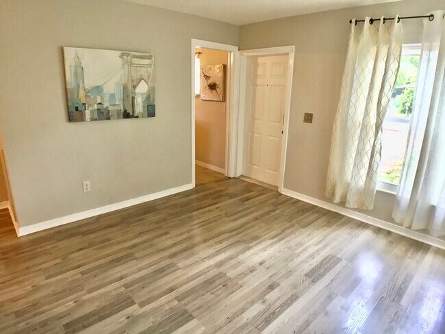 Building Photo - Charming 3/2 home in South Tampa