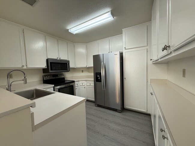 Building Photo - 403 Windjammer Cir