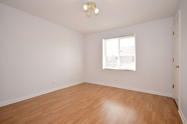 Building Photo - 5351 N East River Rd