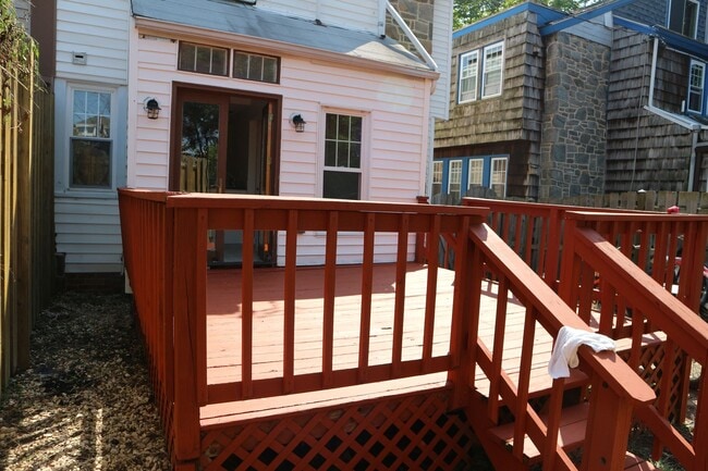 Building Photo - Large 3-bedroom house for rent in Wilmingt...