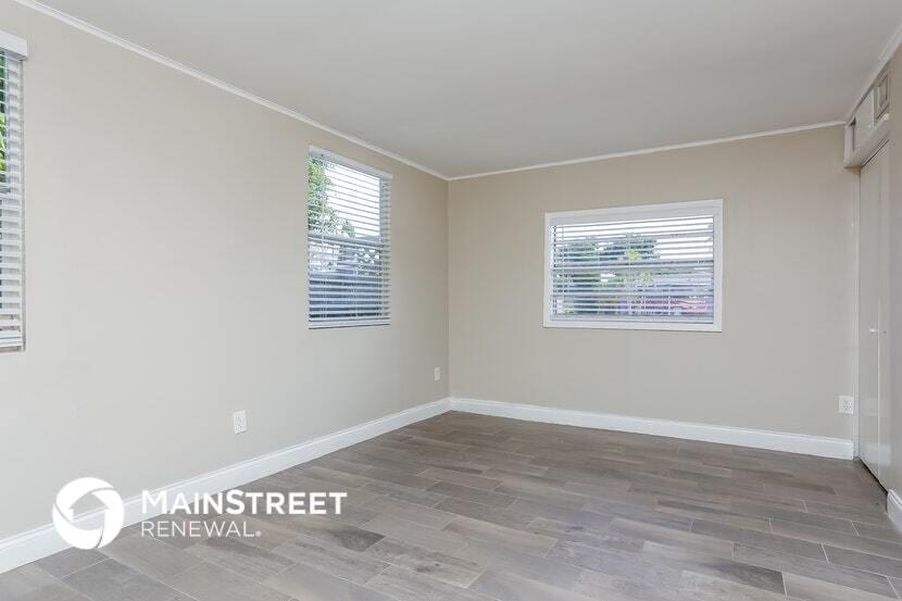 Building Photo - 421 SW 64th Terrace