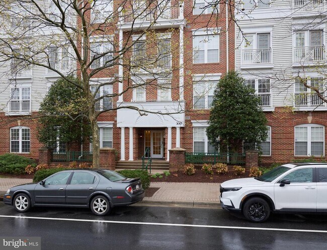 Building Photo - 300 King Farm Blvd