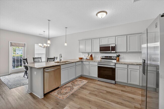 Building Photo - AVAILABLE MAY 2026  [PET FRIENDLY]