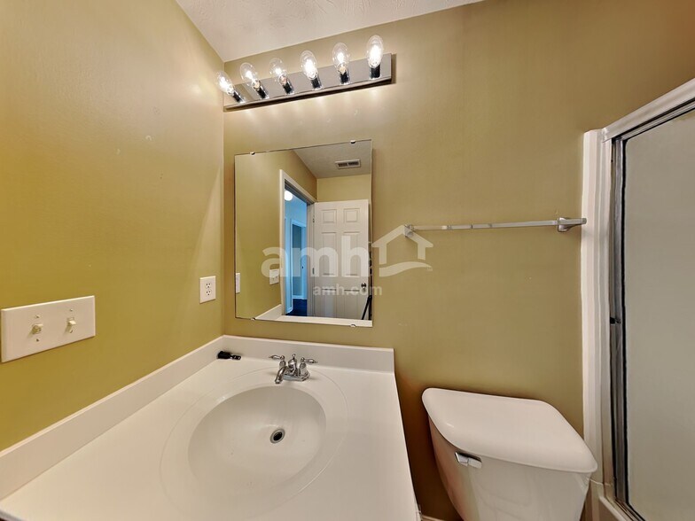 Building Photo - 5659 W Woodview Trl