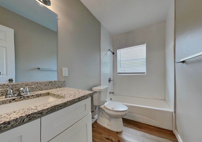 Building Photo - 1704 Newton St