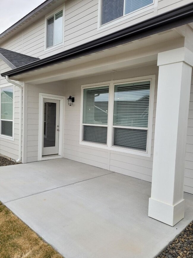 Building Photo - Amazing 5 Bedroom Home in Meridian!