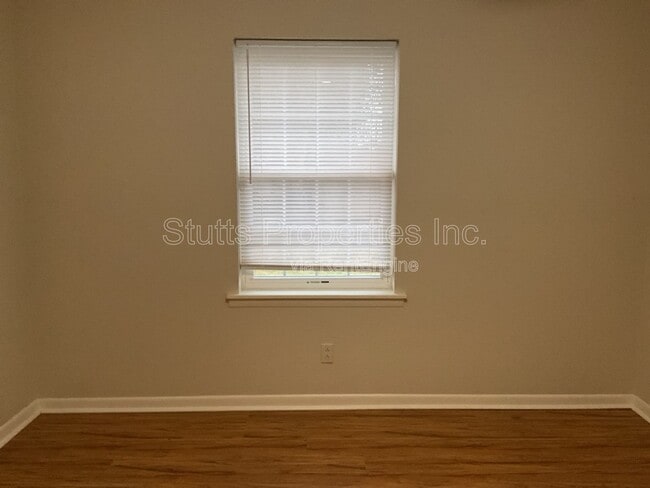 Building Photo - 2511 Evergreen Ave