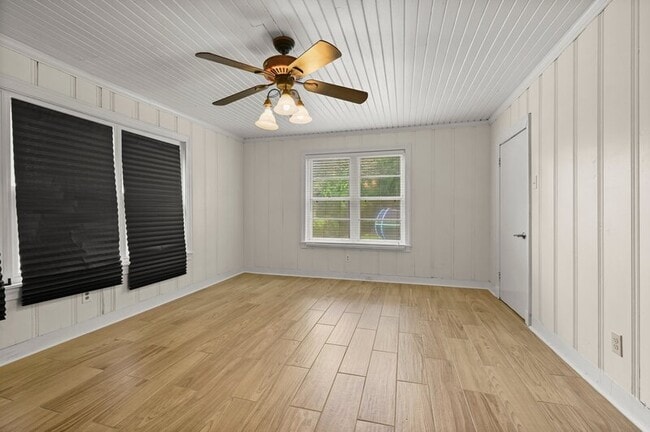 Building Photo - 1642 College Dr
