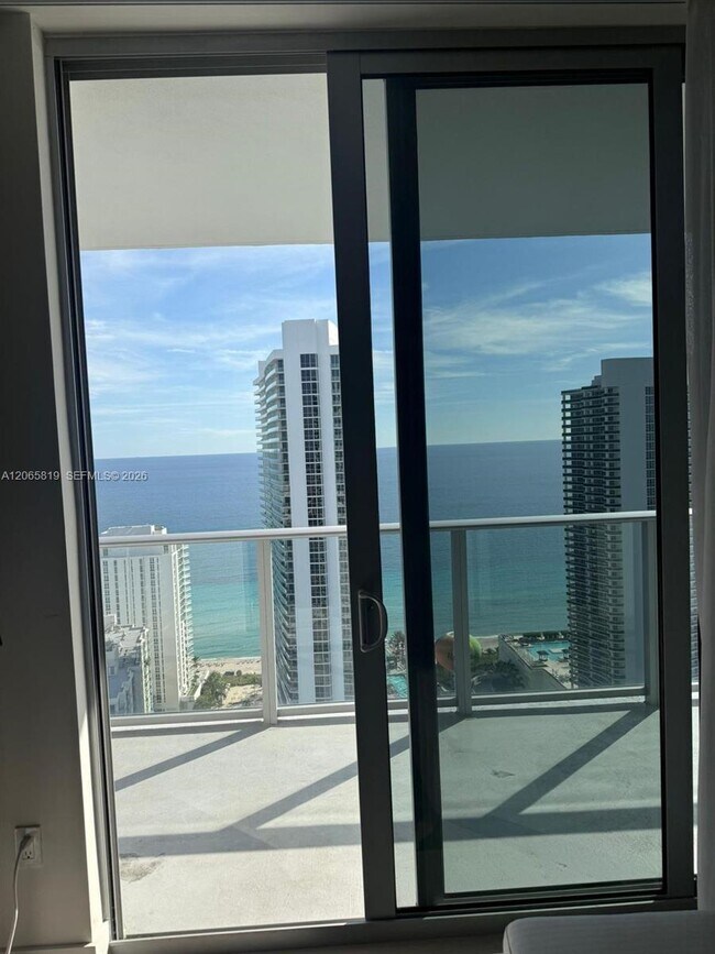 Building Photo - 4010 S Ocean Dr
