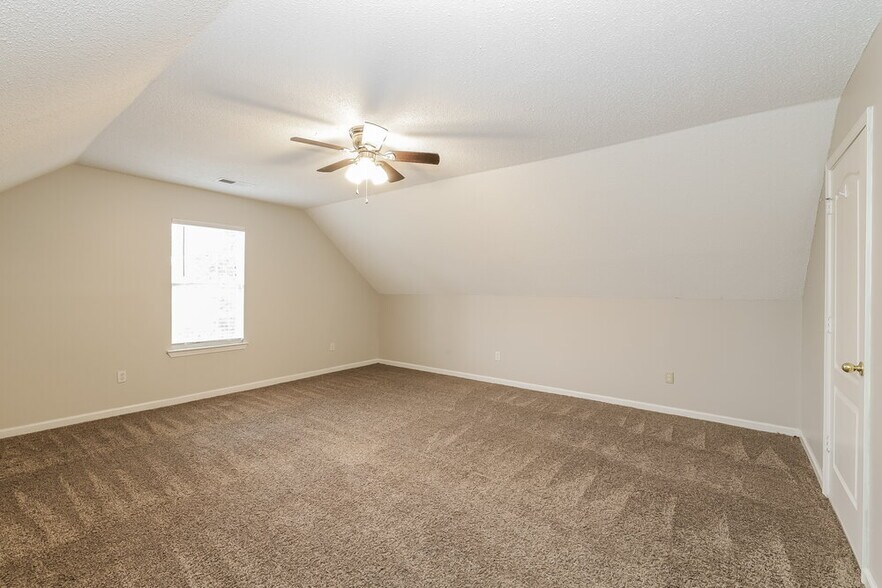 Building Photo - 11667 Millwind Dr