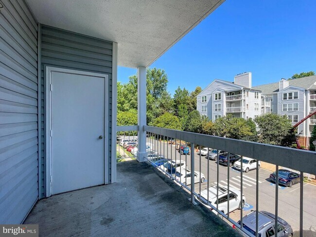 Covered Balcony - 3178 Summit Square Dr