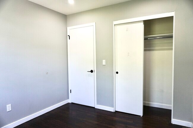 Building Photo - 60 Sleepy Hollow Dr