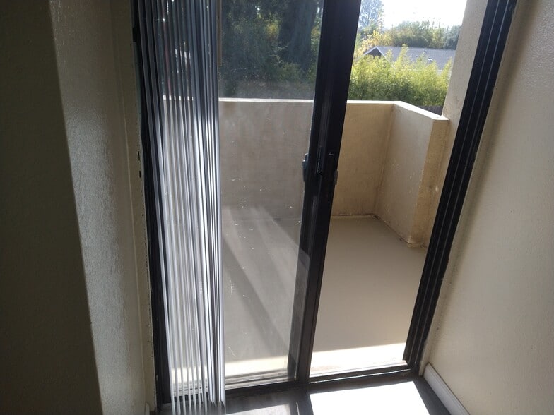 Building Photo - 430 N Chester Ave