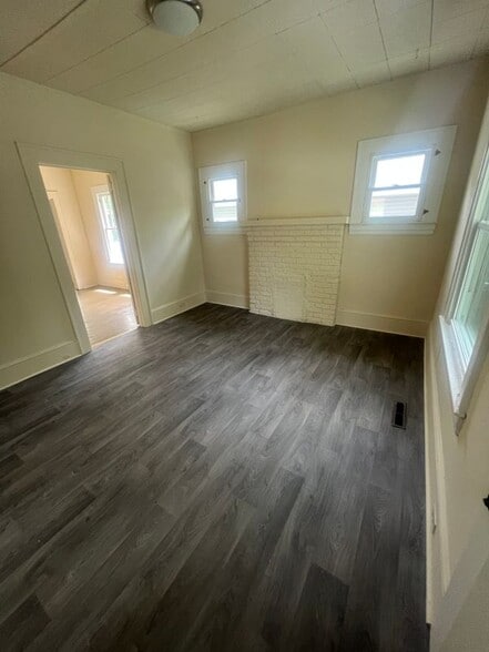 Building Photo - 412 Barker Ave