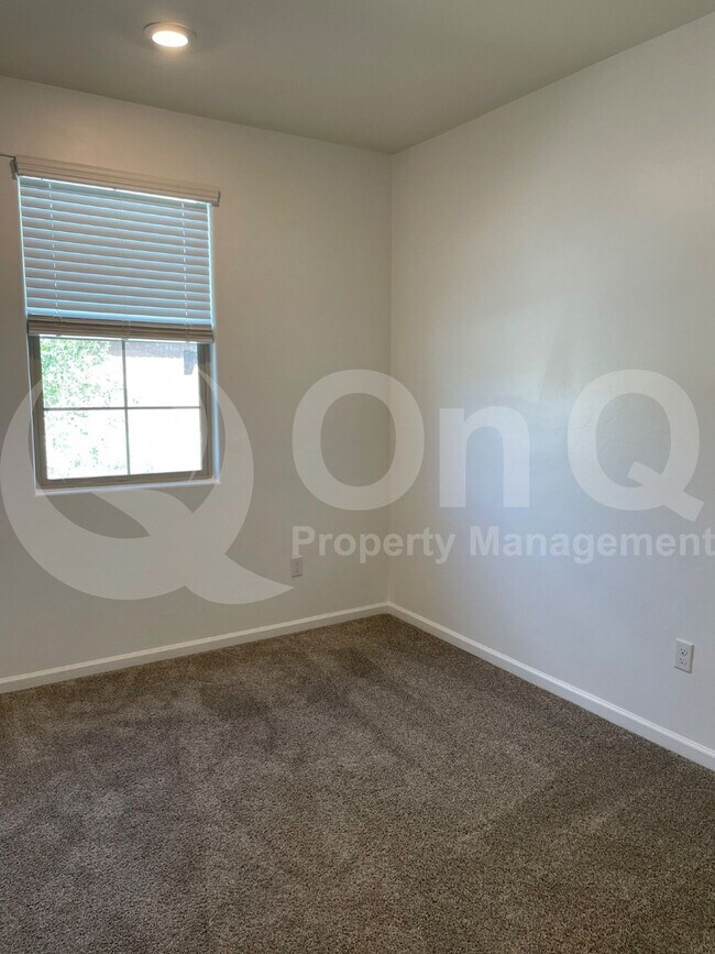 Building Photo - 10296 S Cienega Knolls Loop