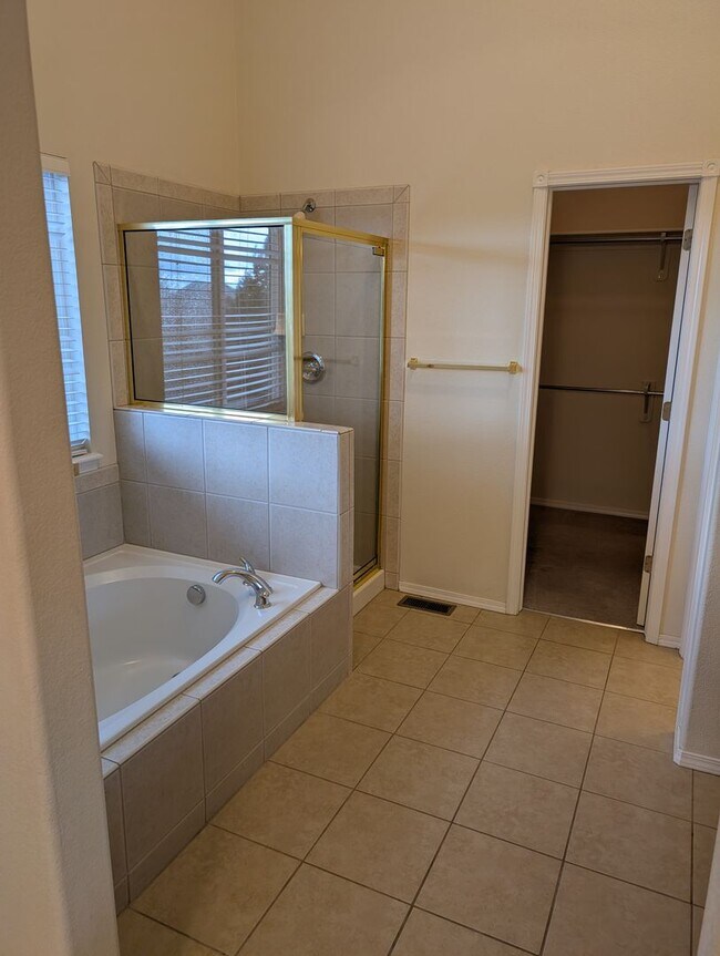 Building Photo - Ranch style home off the beaten path and s...