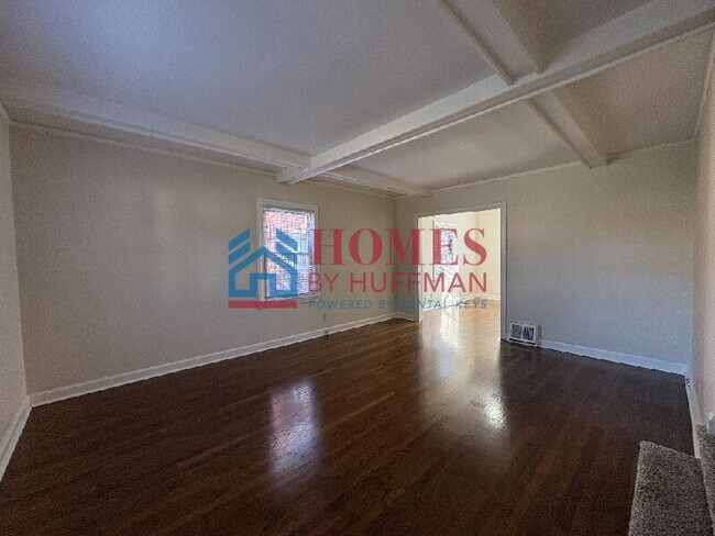 Building Photo - Two Bedroom Townhome | Fenced in Back Yard