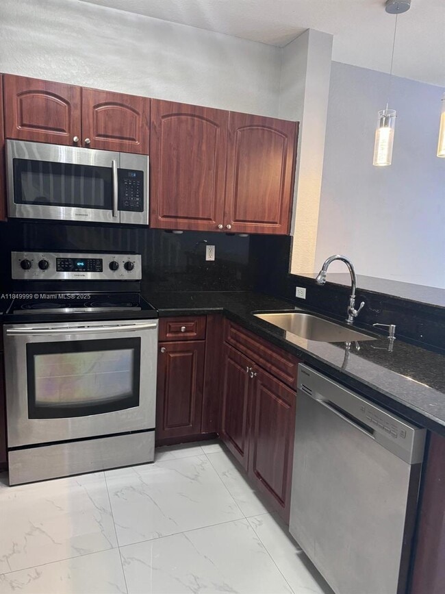 Building Photo - 8420 SW 150th Ave