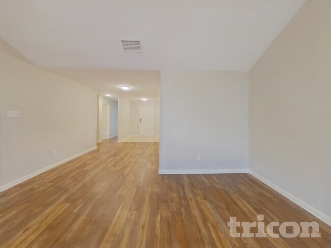 Building Photo - 102 Saddlebag Ct