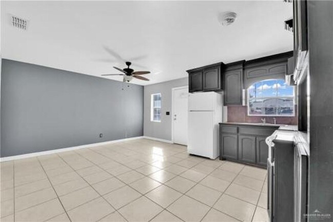 Building Photo - Benwood Apts