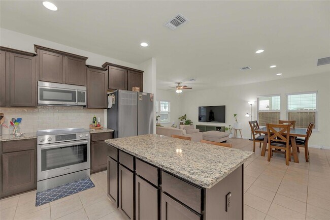 Building Photo - 16900 Adoro Dr