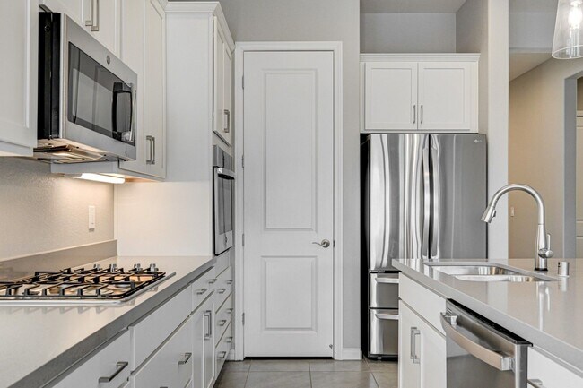 Building Photo - COMFY and NEW 3 Bedroom Home in Skye Canyon!