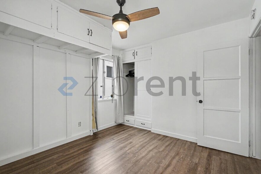 Building Photo - Unit