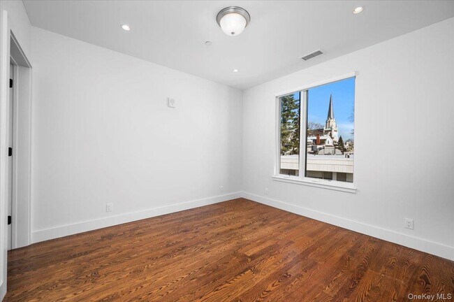 Building Photo - 422 E Boston Post Rd