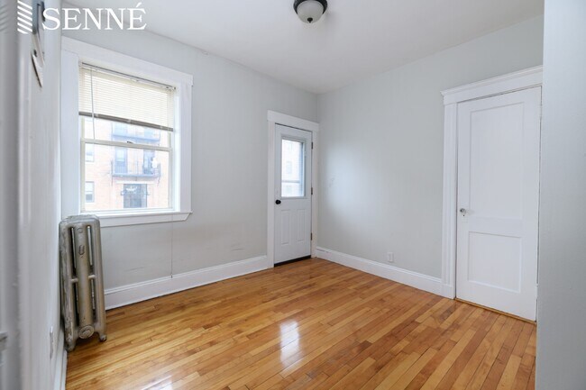 Building Photo - 6 Sherborn Ct