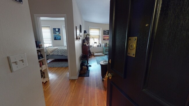 Building Photo - 15 University Rd