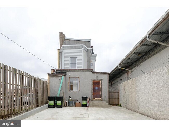 Building Photo - 2221 S Broad St