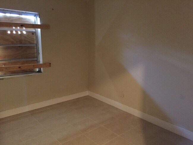 Building Photo - Large 3-2 with a carport