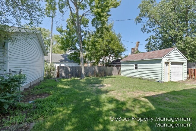 Building Photo - 2945 Roosevelt Rd