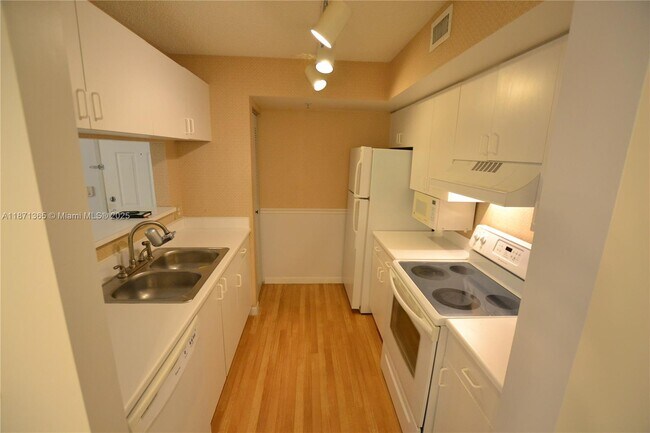 Building Photo - 160 Yacht Club Way