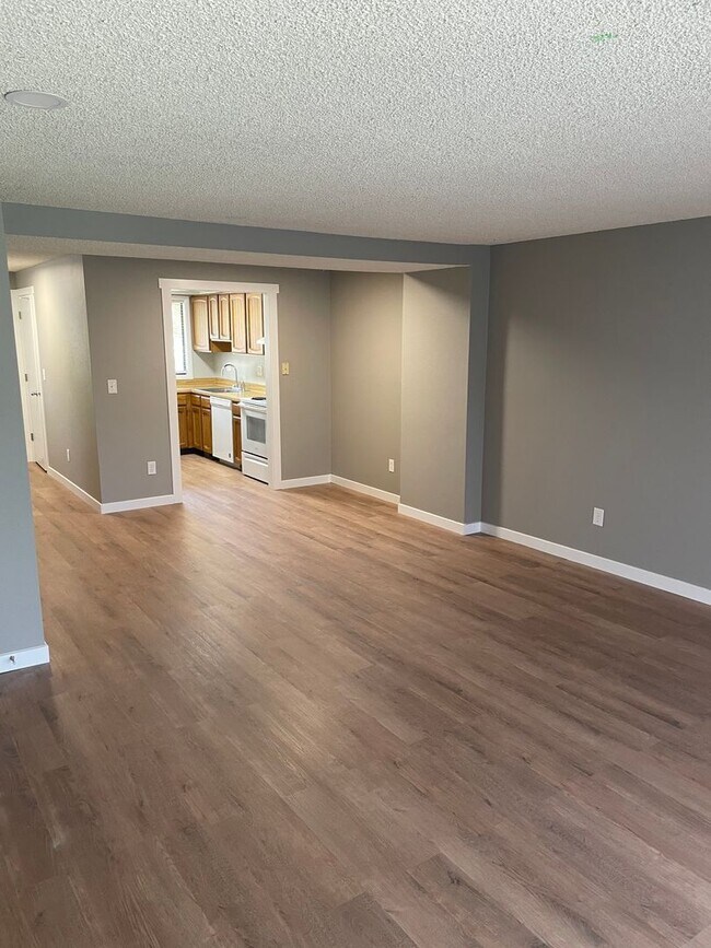 Building Photo - Amity