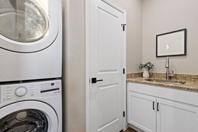 Building Photo - 7578 Little Fox Ln