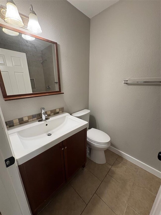 Building Photo - 817 Cactus Dr